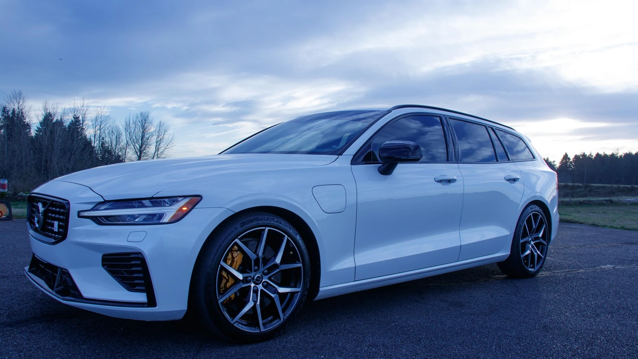 2022 Volvo V60 2nd Gen - Image 11 of 31