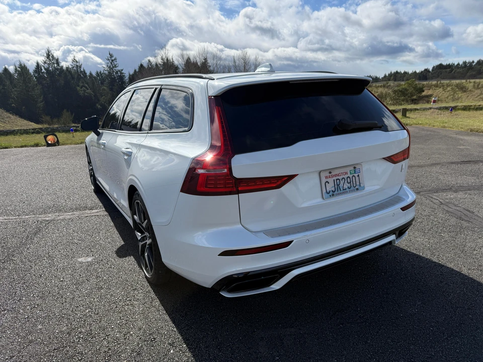 2022 Volvo V60 2nd Gen - Image 15 of 31