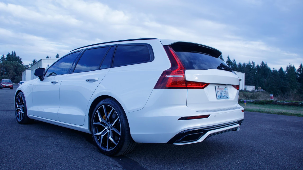2022 Volvo V60 2nd Gen - Image 14 of 31