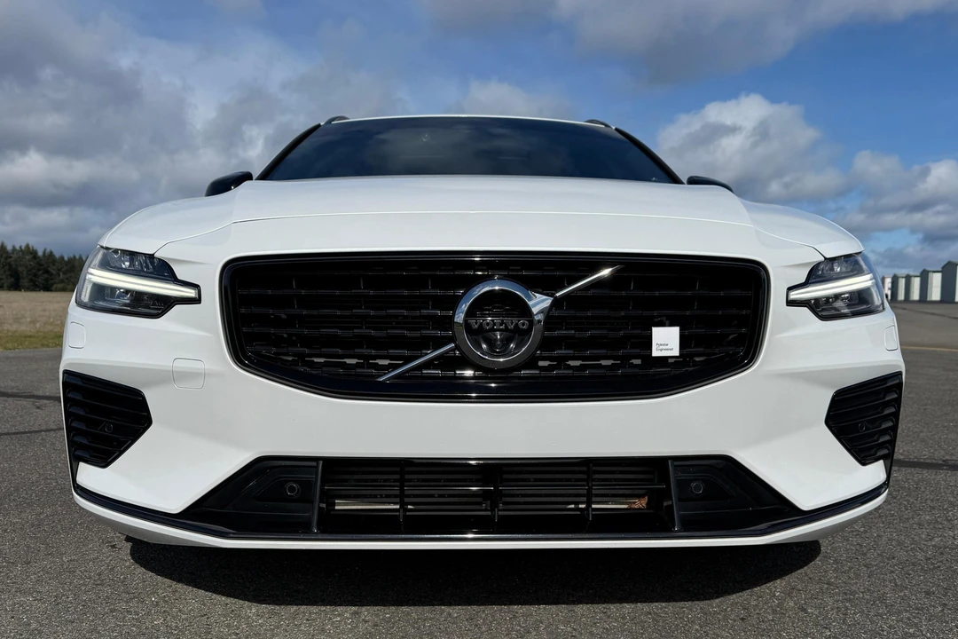 2022 Volvo V60 2nd Gen - Image 2 of 31