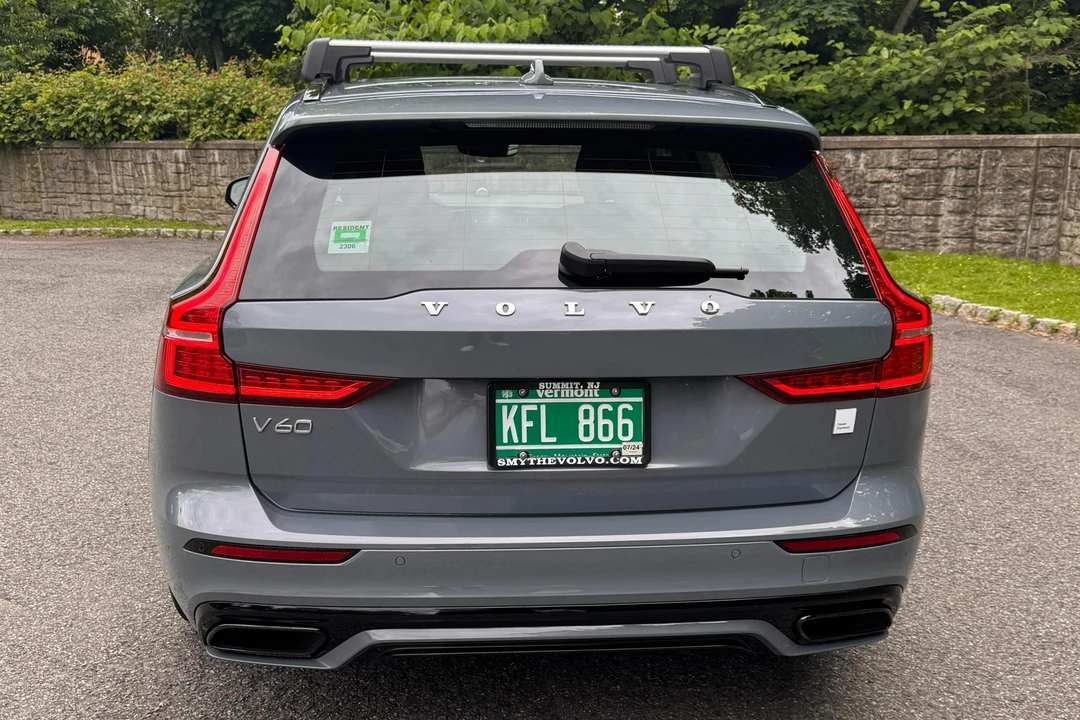 2022 Volvo V60 2nd Gen - Image 5 of 31