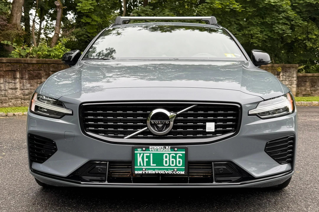 2022 Volvo V60 2nd Gen - Image 2 of 31