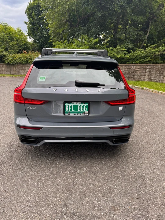 2022 Volvo V60 2nd Gen - Image 19 of 31