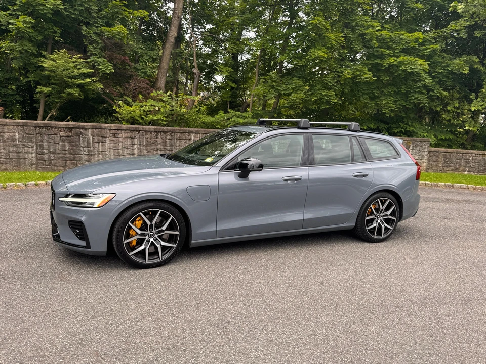 2022 Volvo V60 2nd Gen - Image 9 of 31