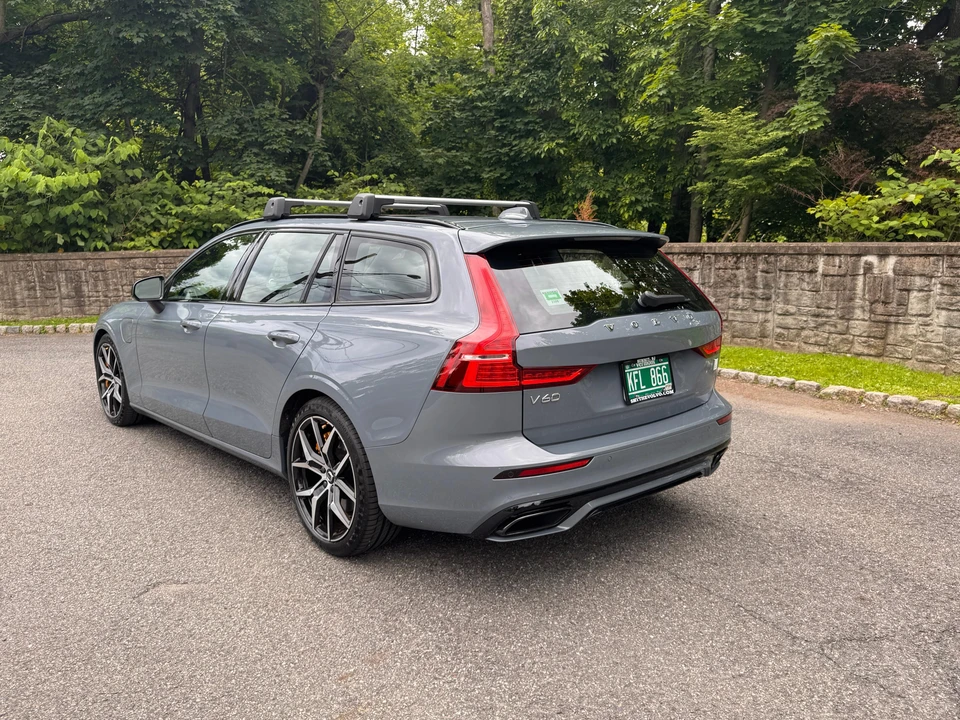 2022 Volvo V60 2nd Gen - Image 16 of 31
