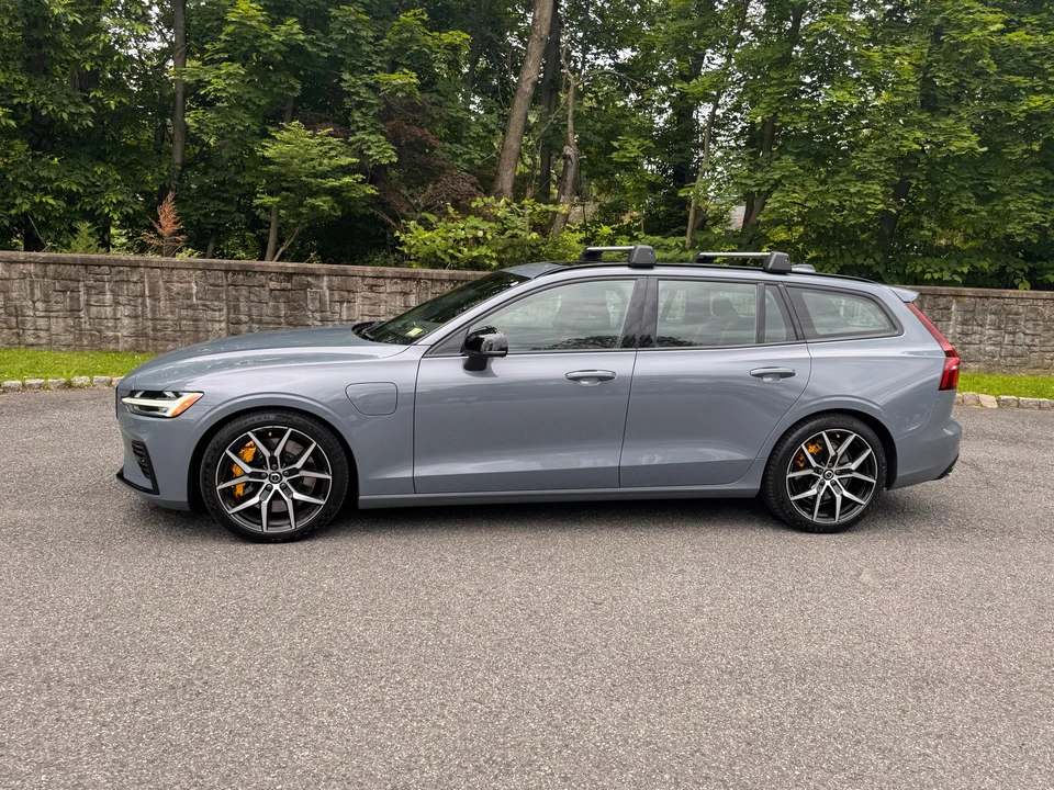 2022 Volvo V60 2nd Gen - Image 10 of 31