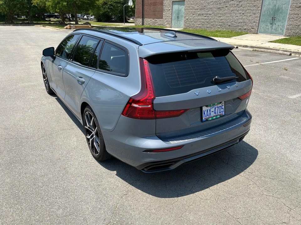 2022 Volvo V60 1st Gen - Image 16 of 31