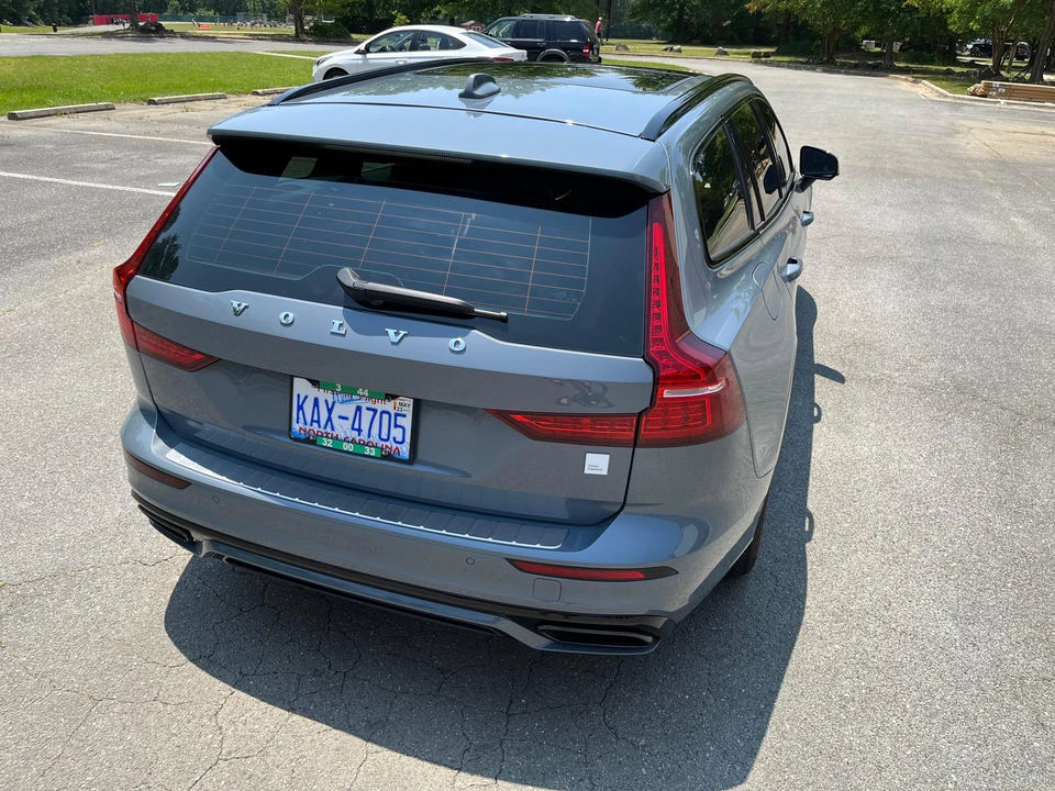 2022 Volvo V60 1st Gen - Image 19 of 31