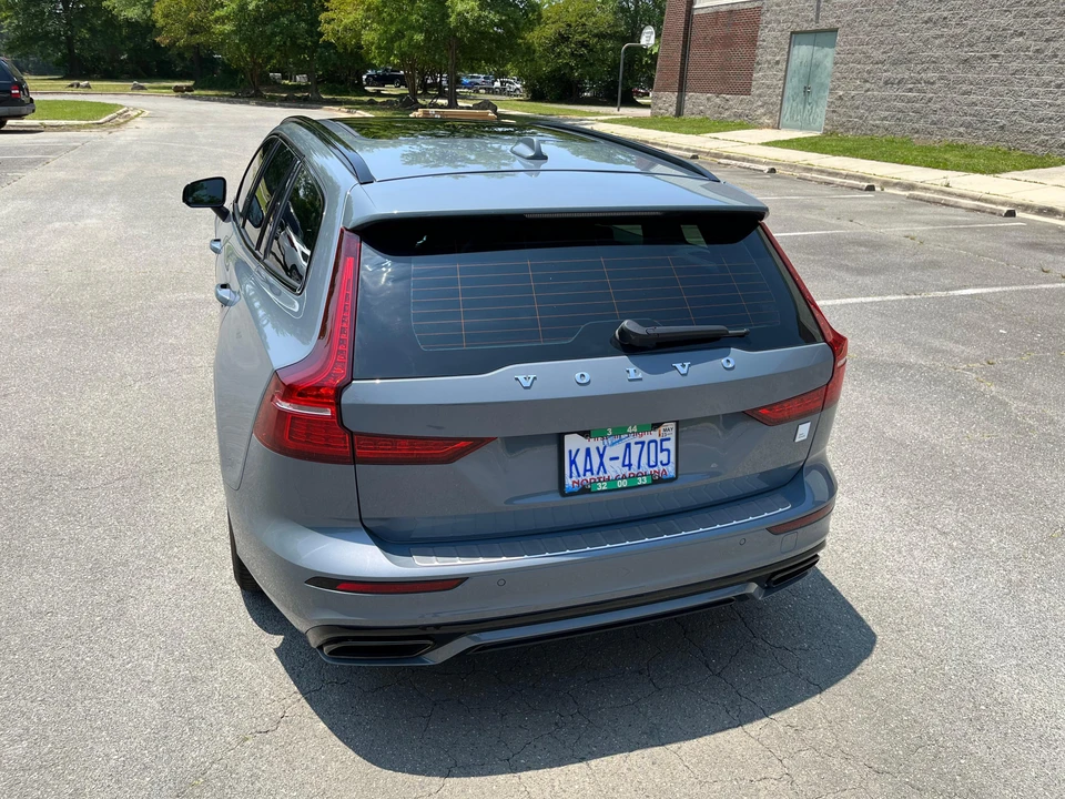 2022 Volvo V60 1st Gen - Image 17 of 31