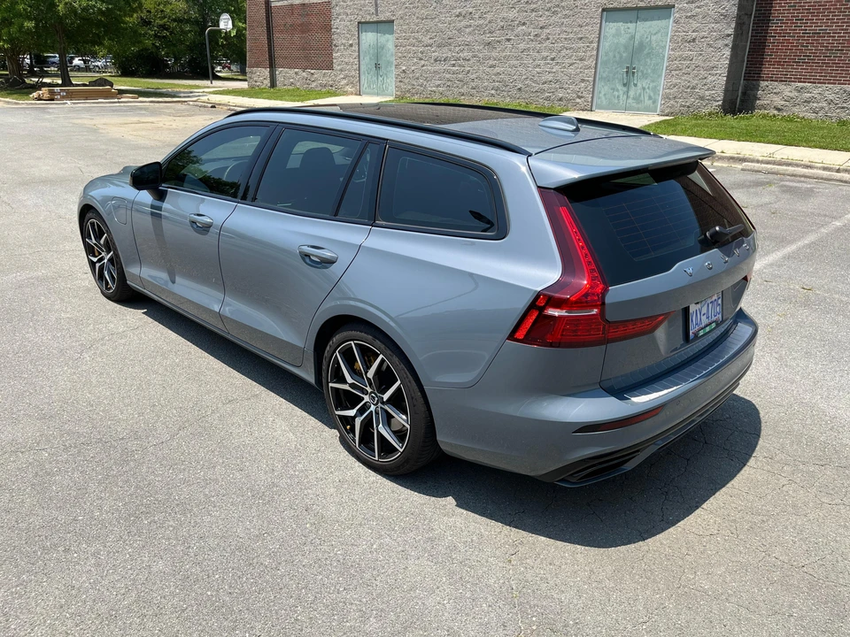 2022 Volvo V60 1st Gen - Image 15 of 31