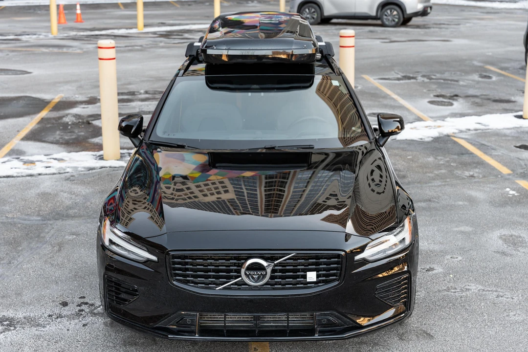 2022 Volvo V60 2nd Gen - Image 2 of 31