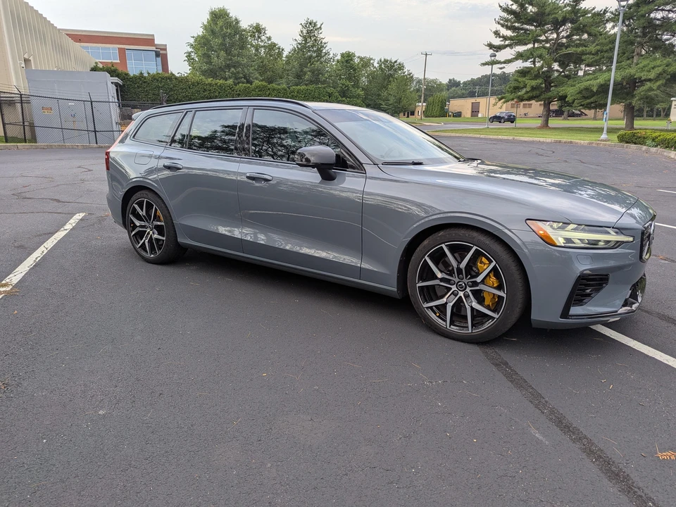2022 Volvo V60 2nd Gen - Image 17 of 31