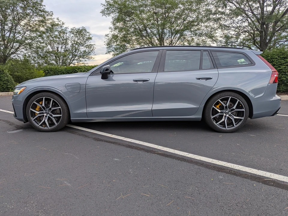 2022 Volvo V60 2nd Gen - Image 9 of 31