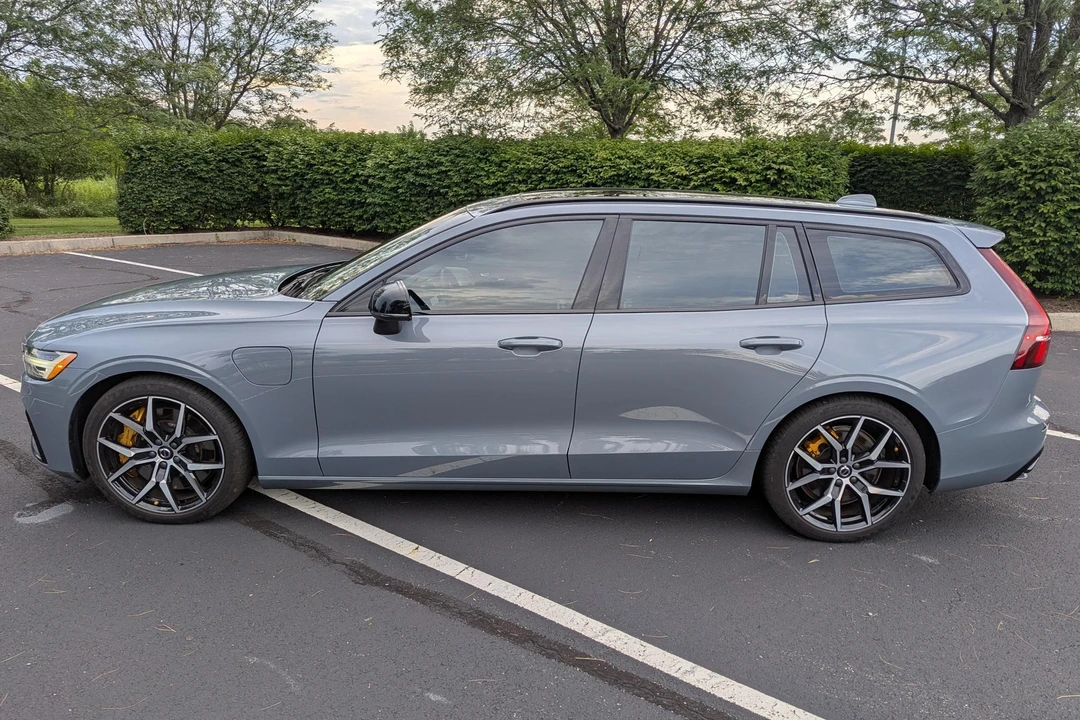 2022 Volvo V60 2nd Gen - Image 3 of 31