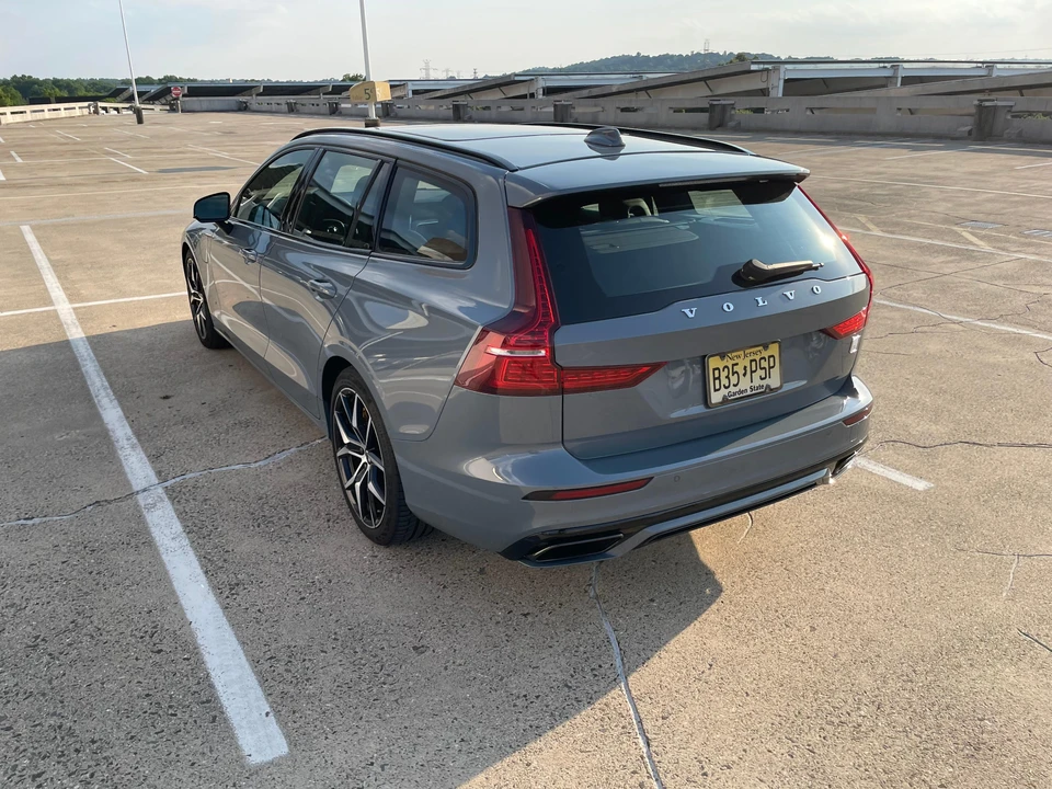 2022 Volvo V60 2nd Gen - Image 17 of 31
