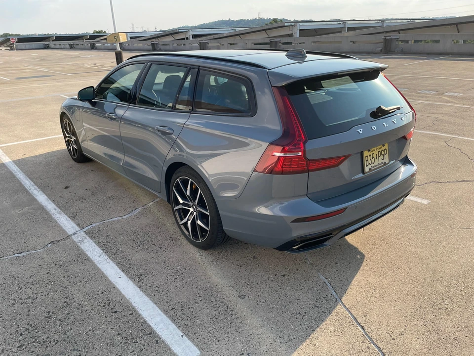 2022 Volvo V60 2nd Gen - Image 16 of 31