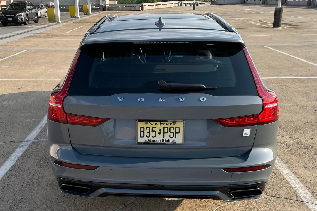 2022 Volvo V60 2nd Gen - Image 5 of 31