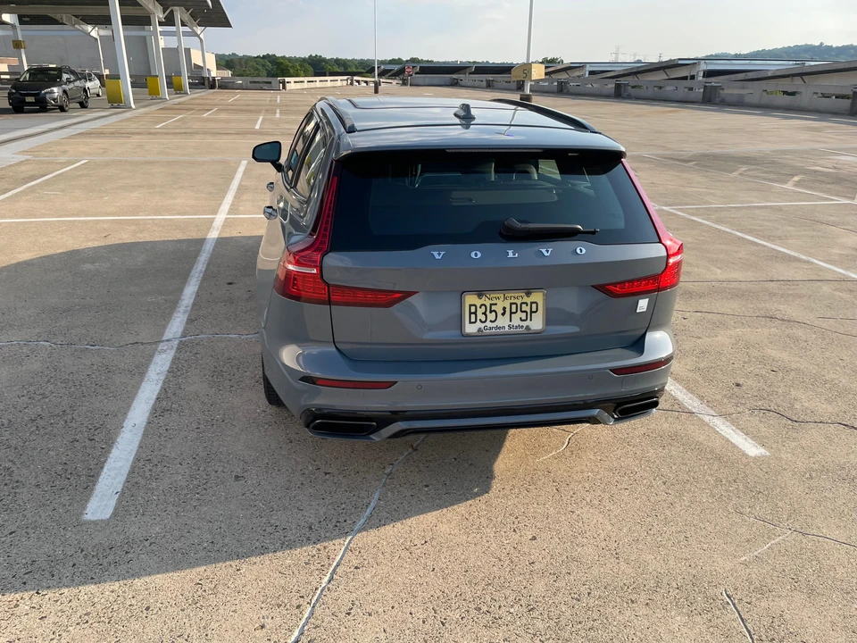 2022 Volvo V60 2nd Gen - Image 19 of 31