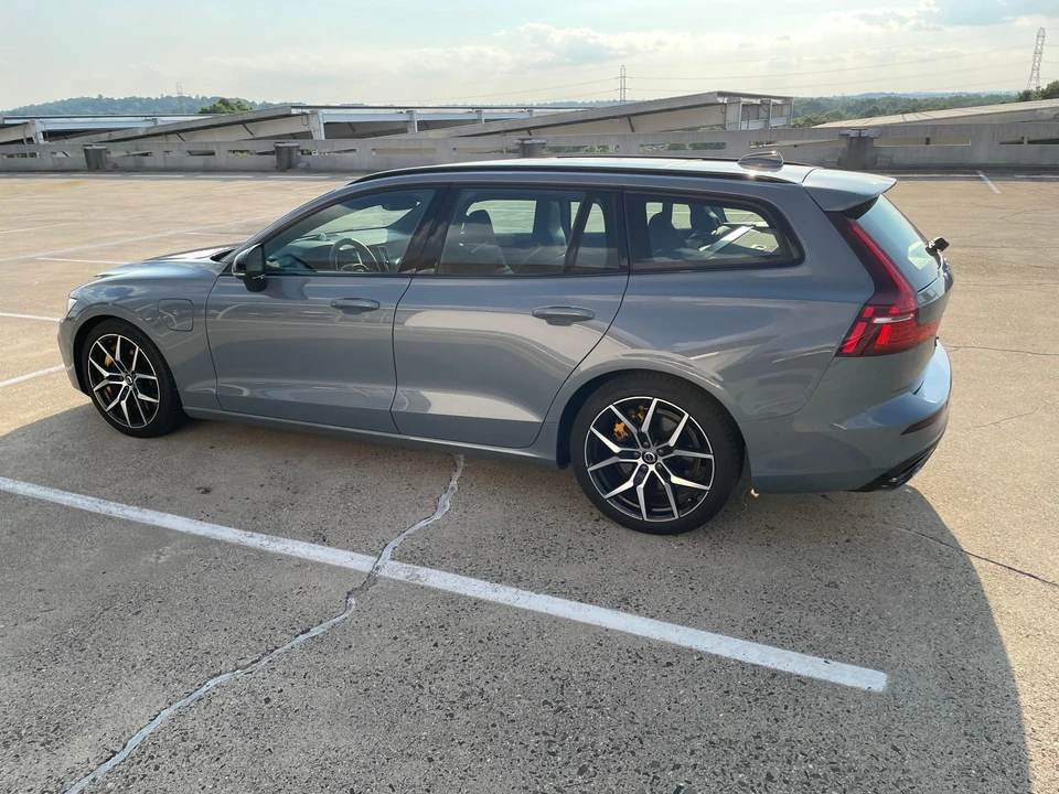 2022 Volvo V60 2nd Gen - Image 14 of 31