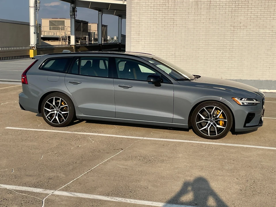2022 Volvo V60 2nd Gen - Image 27 of 31