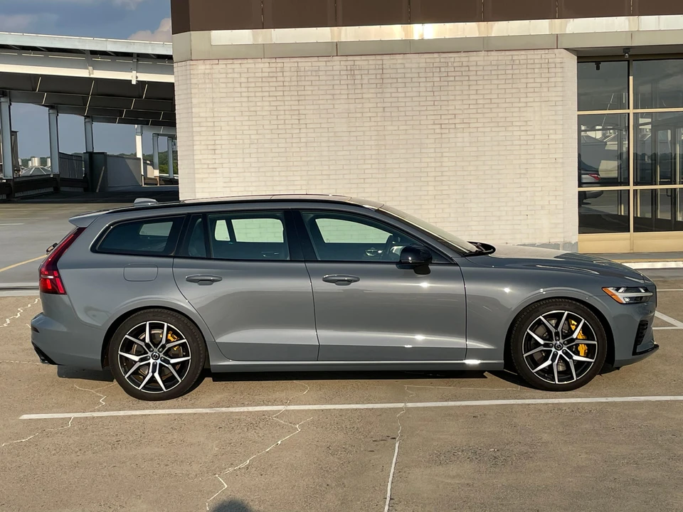 2022 Volvo V60 2nd Gen - Image 25 of 31