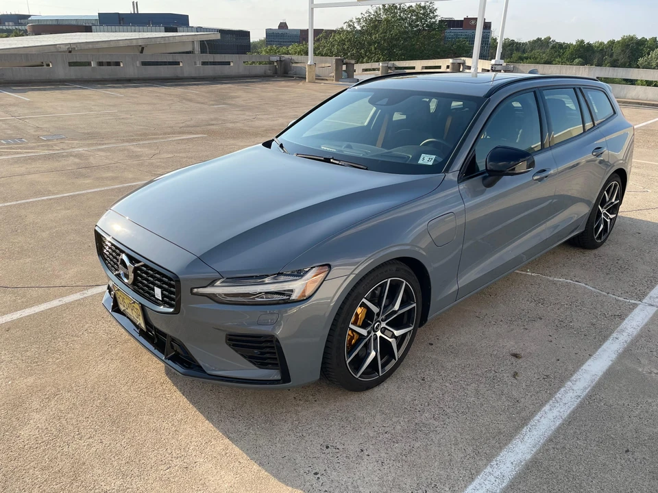2022 Volvo V60 2nd Gen - Image 11 of 31