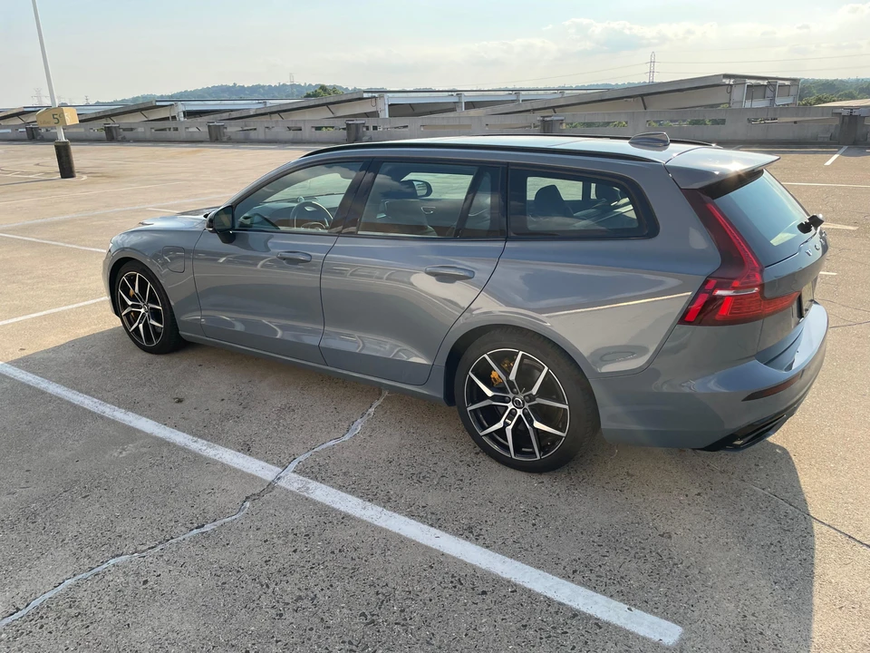 2022 Volvo V60 2nd Gen - Image 15 of 31