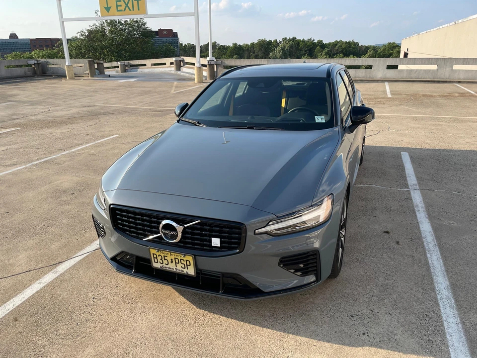 2022 Volvo V60 2nd Gen - Image 9 of 31