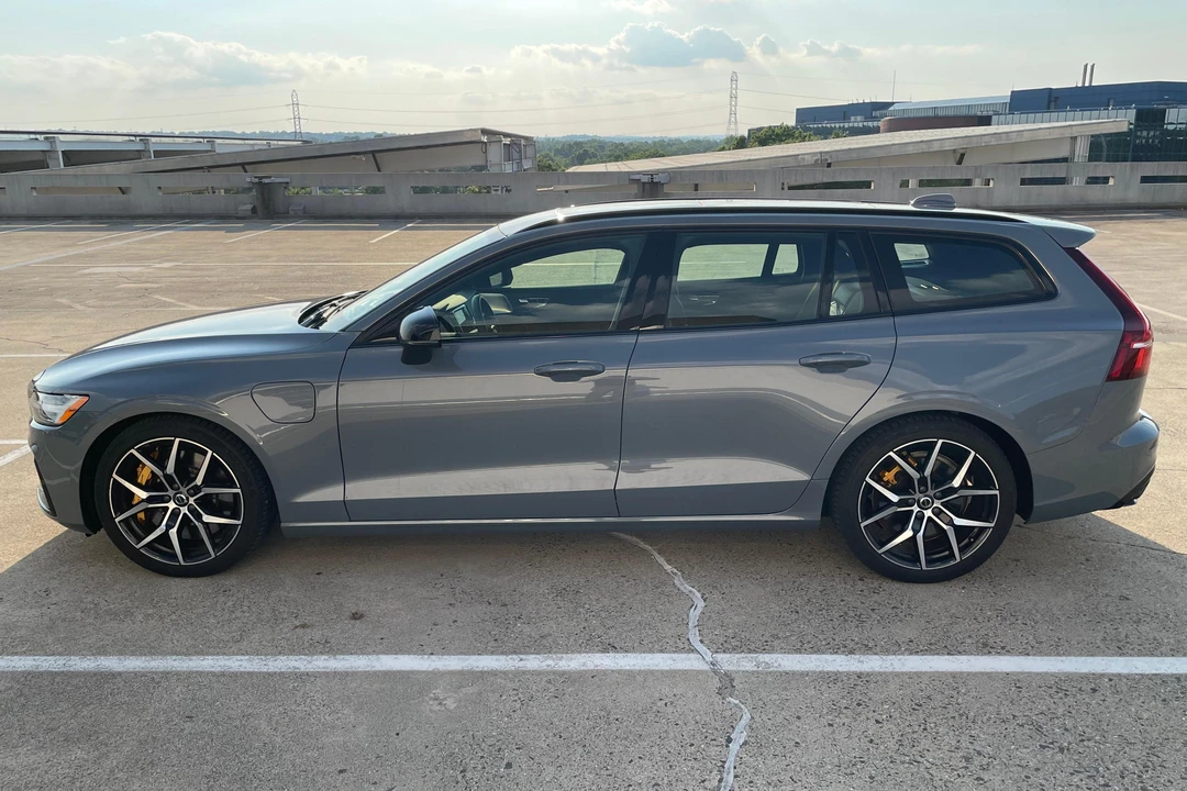 2022 Volvo V60 2nd Gen - Image 3 of 31