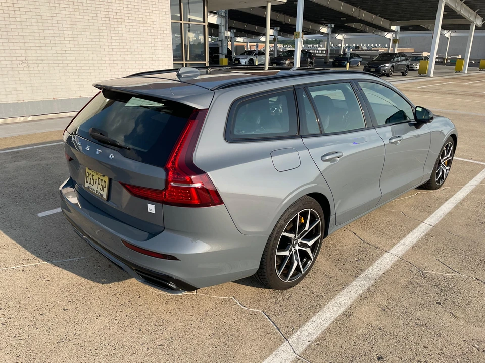 2022 Volvo V60 2nd Gen - Image 24 of 31
