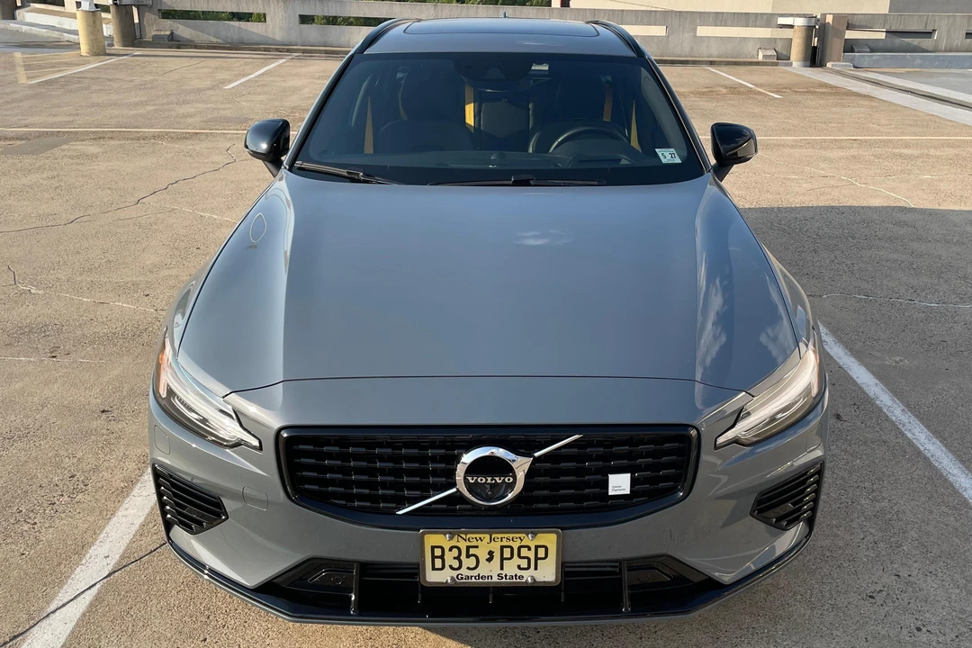 2022 Volvo V60 2nd Gen - Image 2 of 31