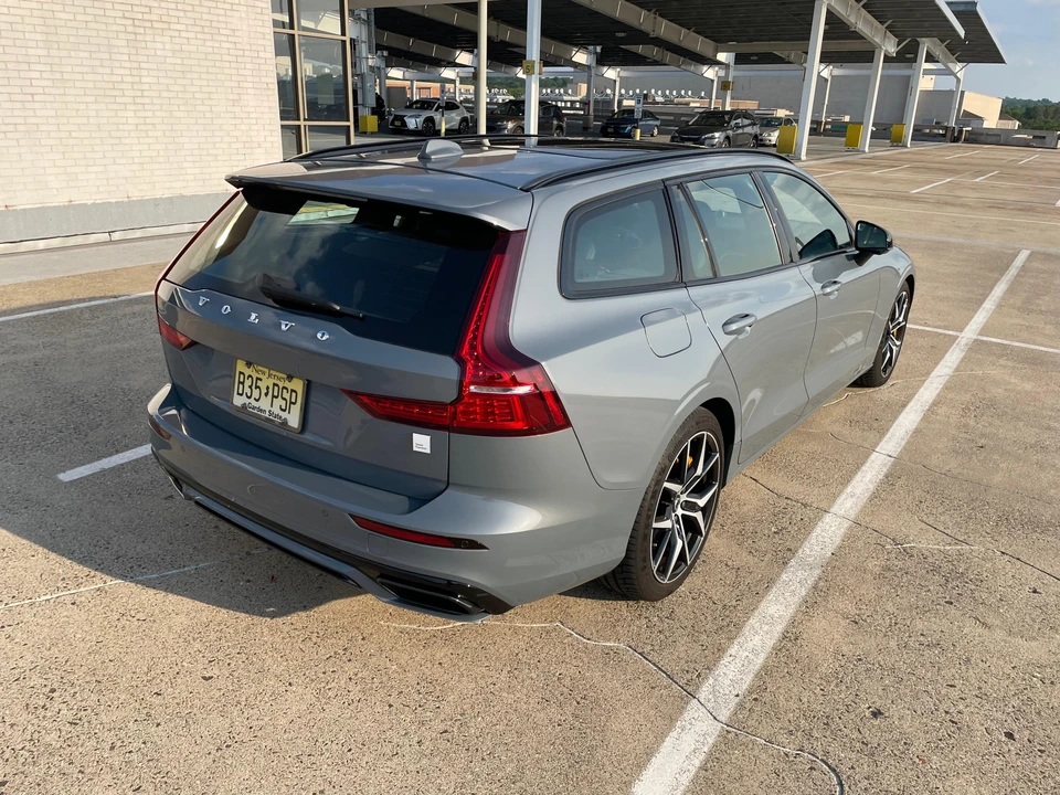 2022 Volvo V60 2nd Gen - Image 23 of 31