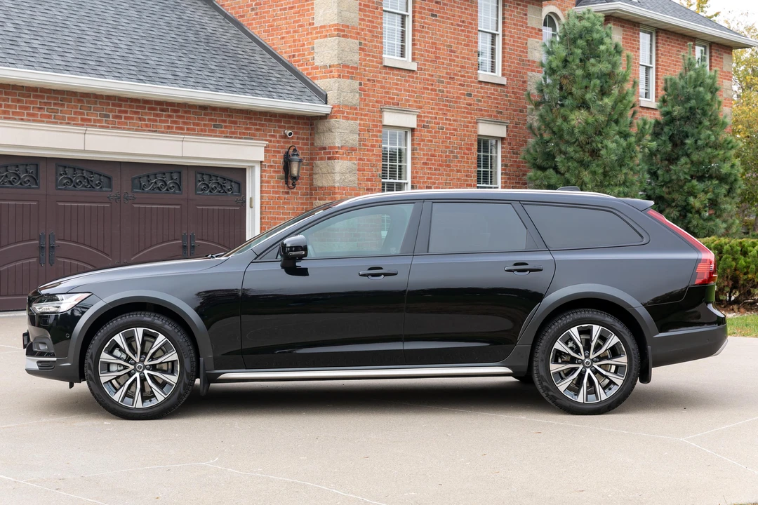 2022 Volvo V90 - Image 7 of 31