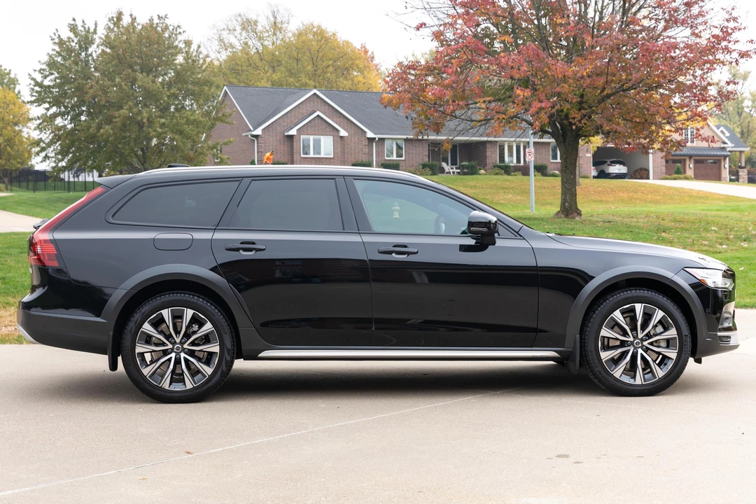 2022 Volvo V90 - Image 3 of 31
