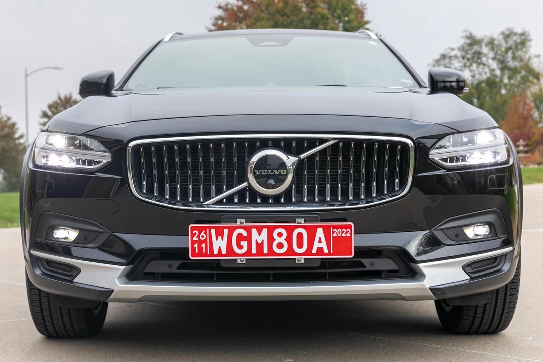 2022 Volvo V90 - Image 2 of 31