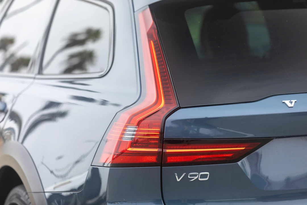 2022 Volvo V90 - Image 15 of 31