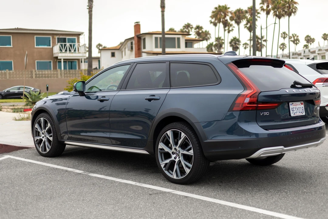 2022 Volvo V90 - Image 7 of 31