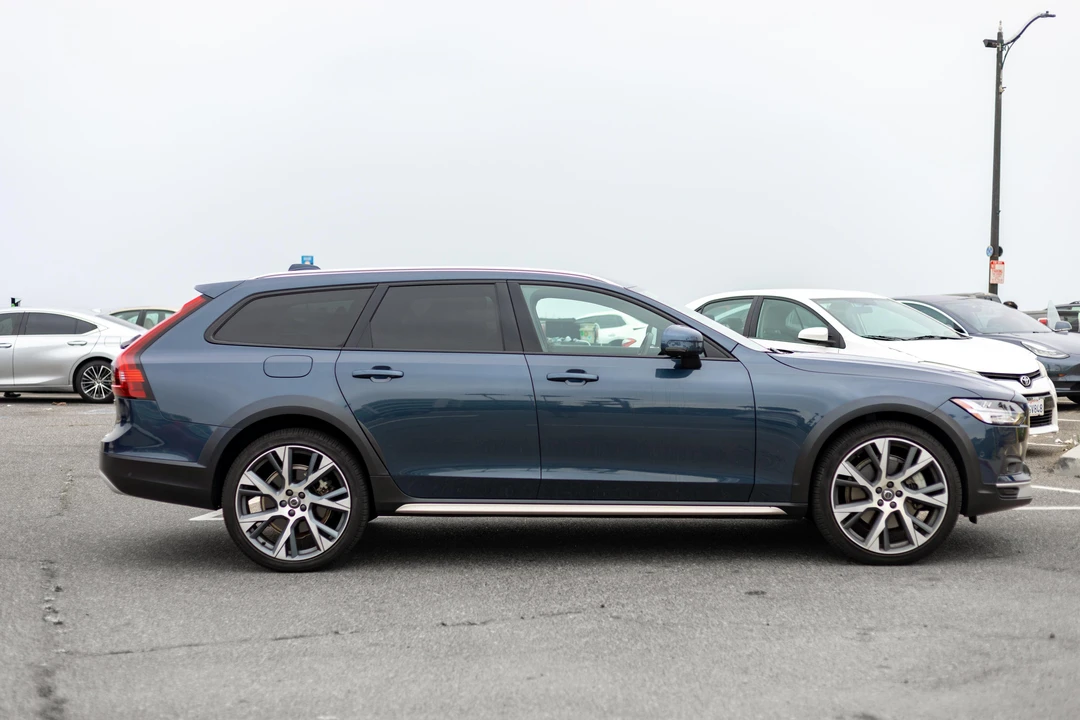 2022 Volvo V90 - Image 8 of 31