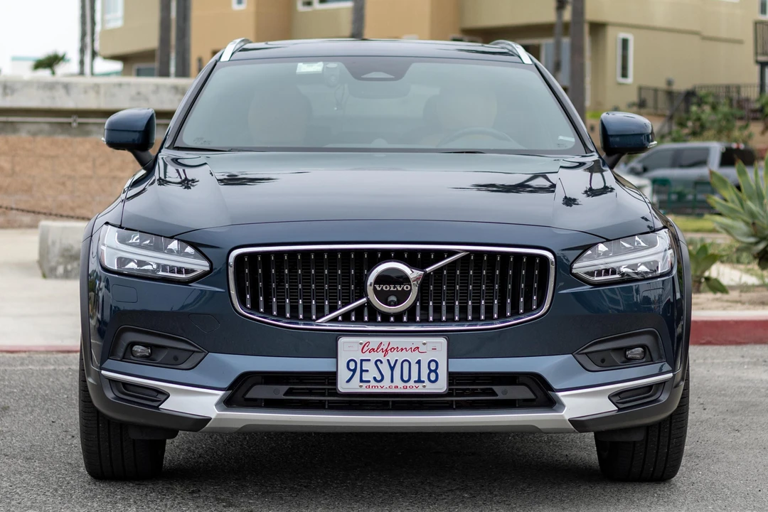 2022 Volvo V90 - Image 2 of 31