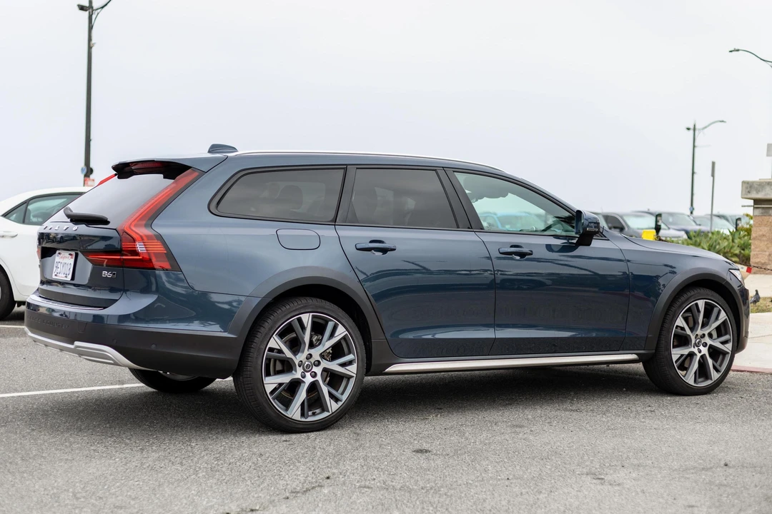 2022 Volvo V90 - Image 4 of 31