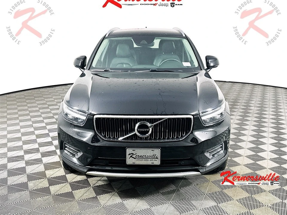 2022 Volvo XC40 - Image 2 of 12