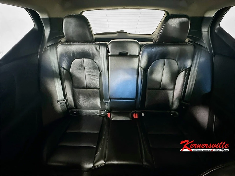 2022 Volvo XC40 - Image 13 of 21