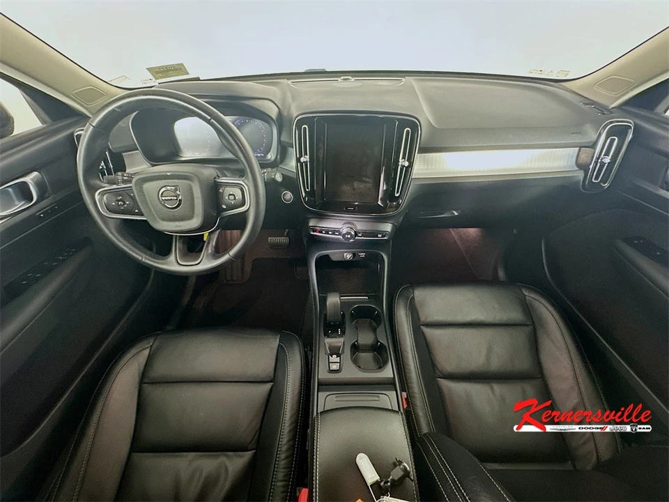 2022 Volvo XC40 - Image 10 of 21