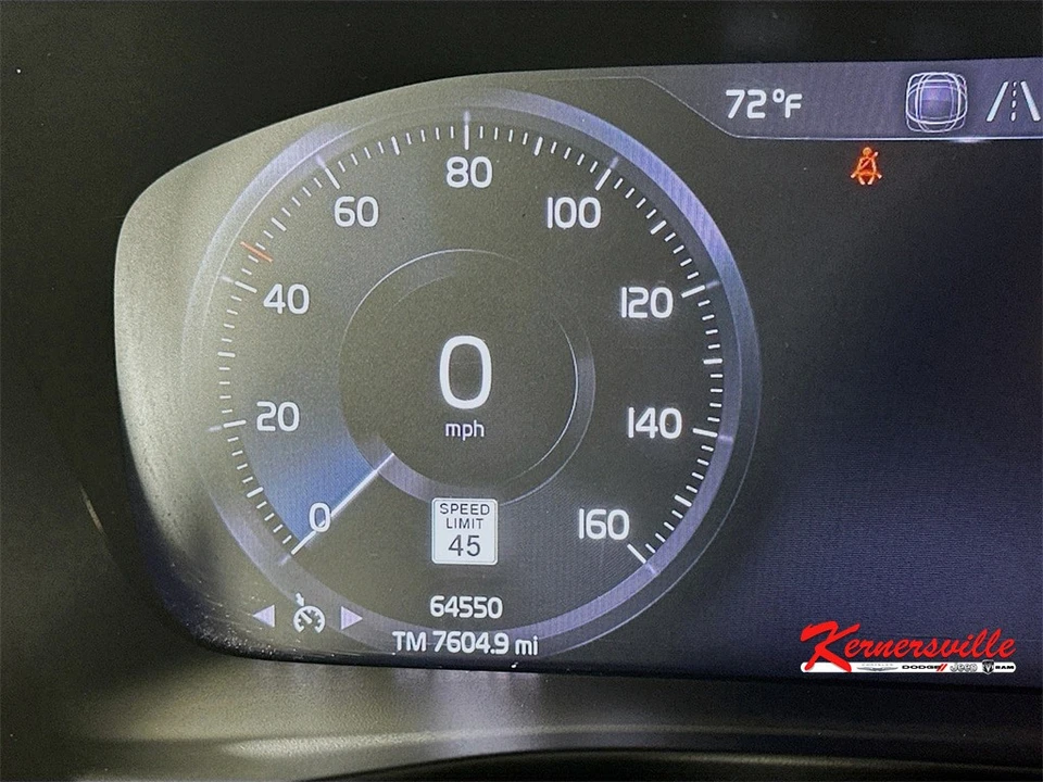 2022 Volvo XC40 - Image 15 of 21