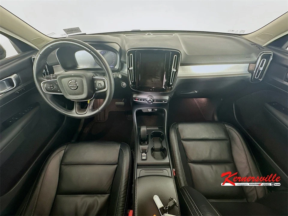 2022 Volvo XC40 - Image 10 of 12