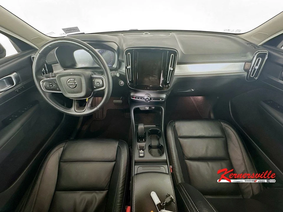 2022 Volvo XC40 - Image 10 of 12