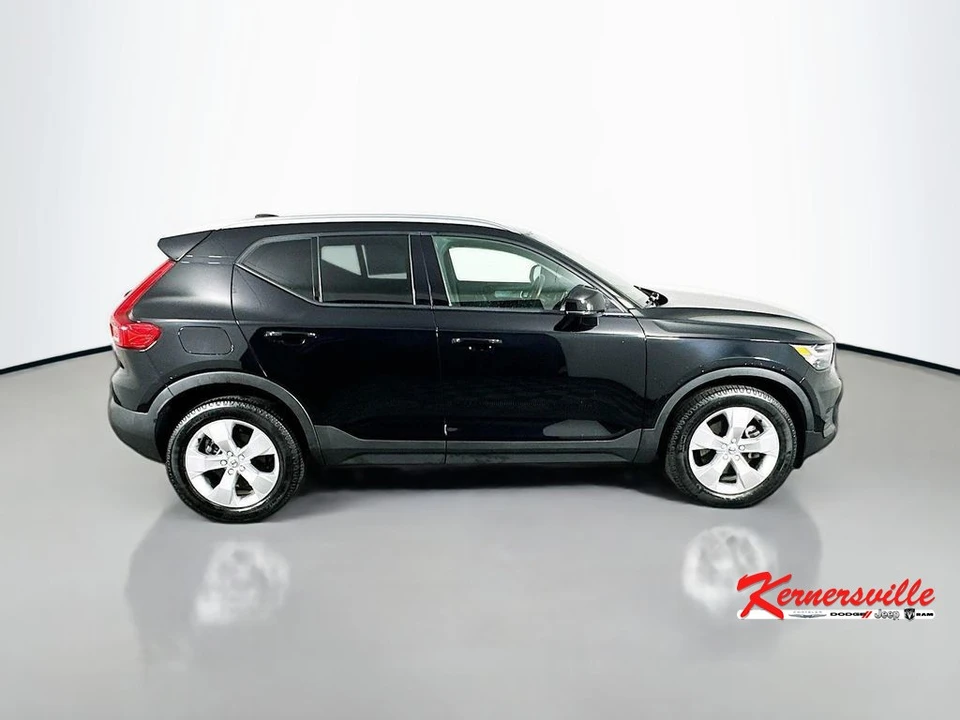 2022 Volvo XC40 - Image 8 of 12