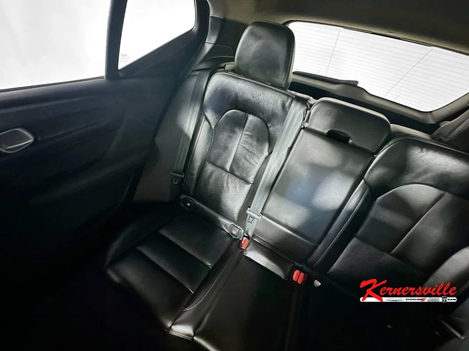 2022 Volvo XC40 - Image 12 of 21