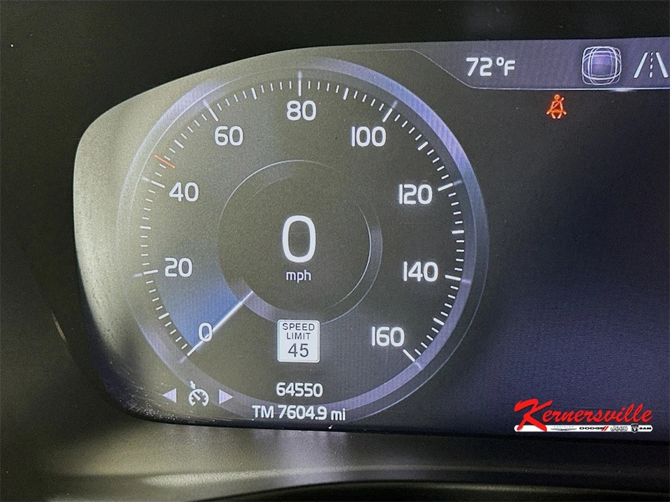 2022 Volvo XC40 - Image 15 of 21