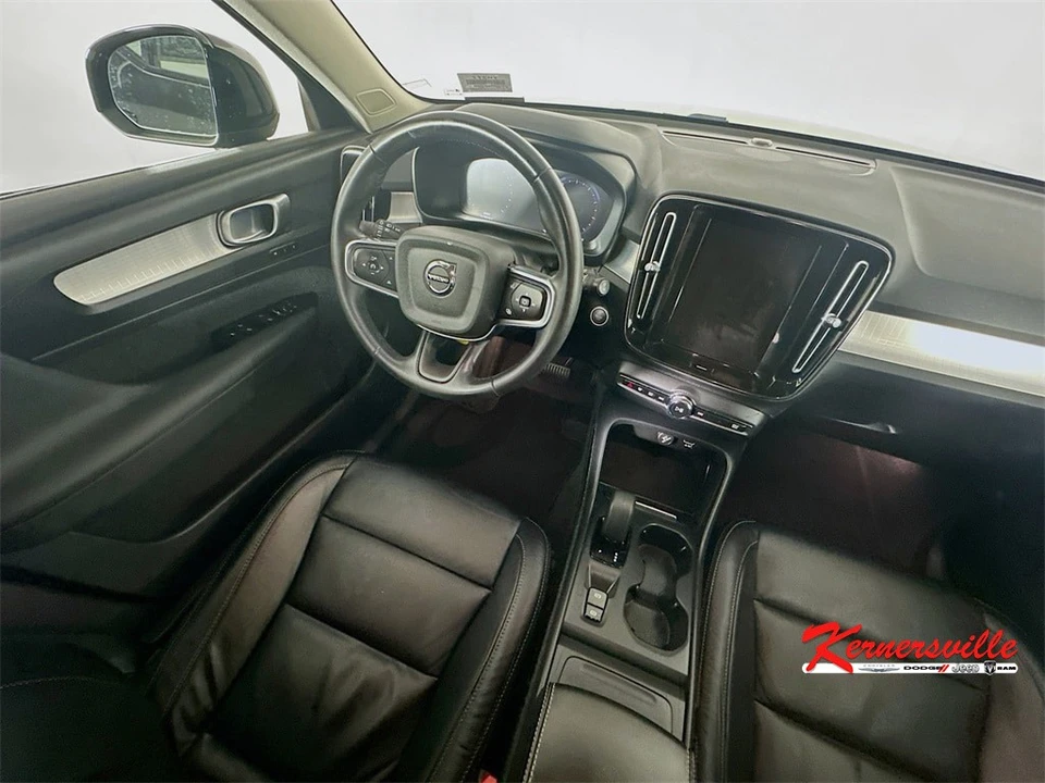 2022 Volvo XC40 - Image 9 of 12